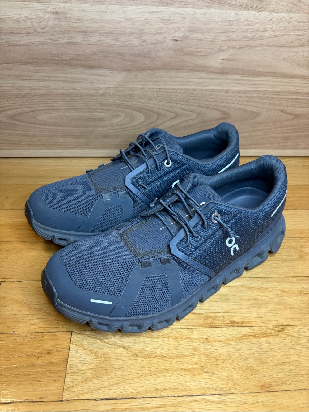 On Cloud 6 Women's Sneakers in Navy / Stone - Size 10